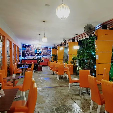 Fortune Front One Hotel Kendari Bagian luar foto