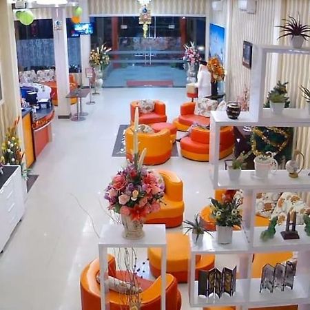 Fortune Front One Hotel Kendari Bagian luar foto