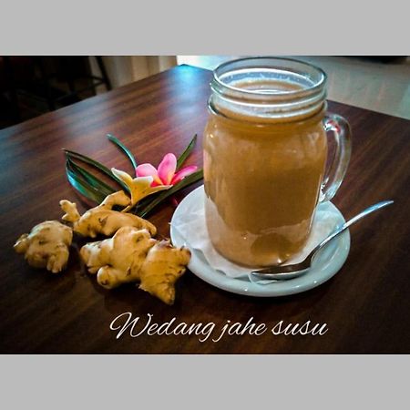 Fortune Front One Hotel Kendari Bagian luar foto