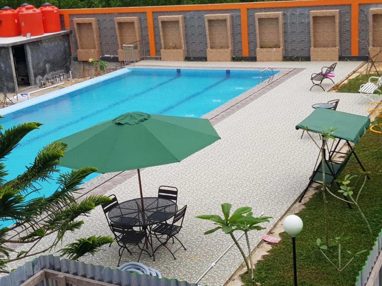 Fortune Front One Hotel Kendari Bagian luar foto