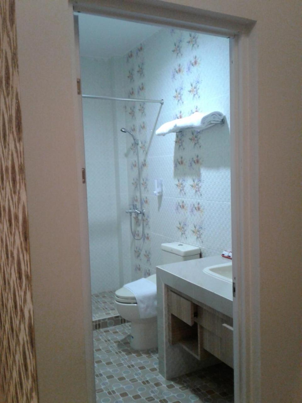Fortune Front One Hotel Kendari Bagian luar foto