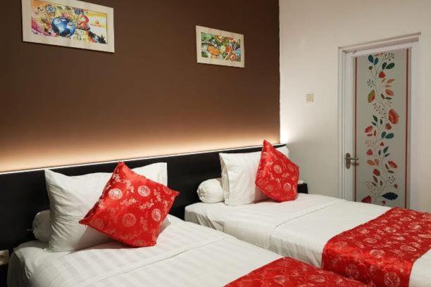 Fortune Front One Hotel Kendari Bagian luar foto