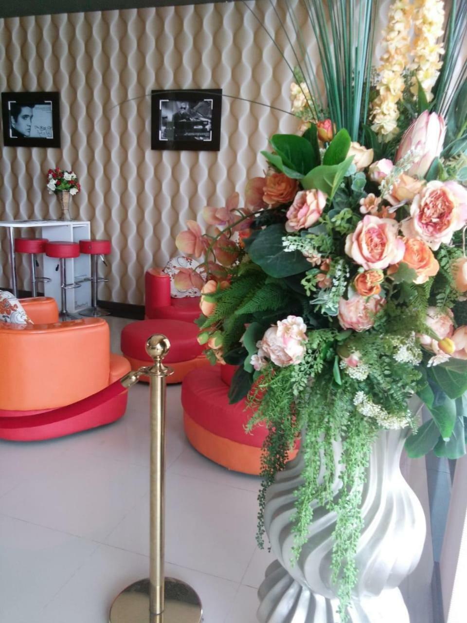Fortune Front One Hotel Kendari Bagian luar foto
