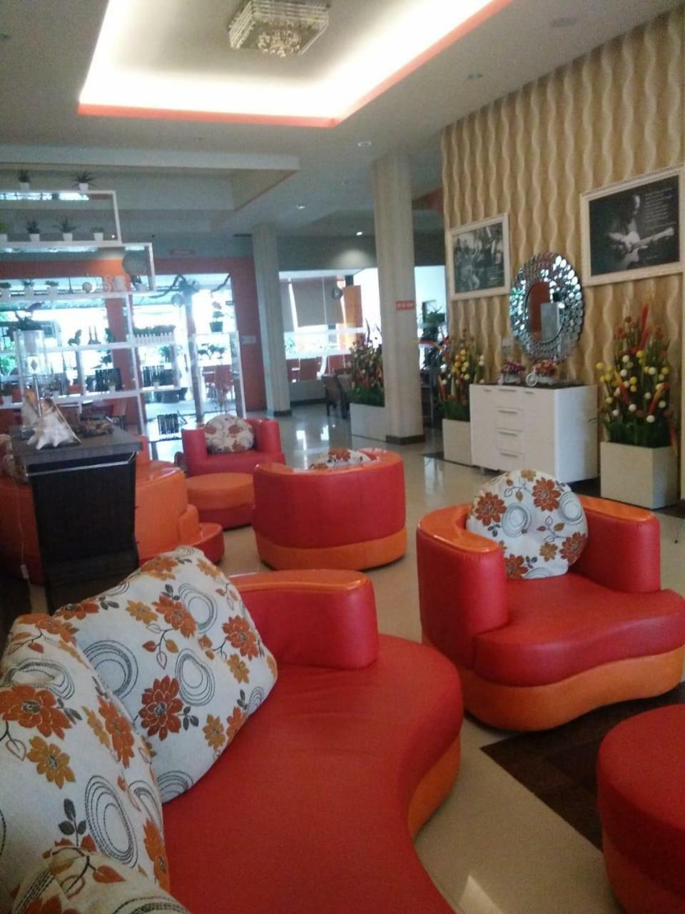 Fortune Front One Hotel Kendari Bagian luar foto
