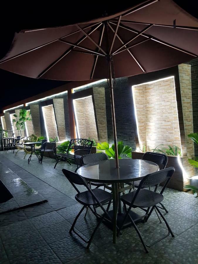 Fortune Front One Hotel Kendari Bagian luar foto