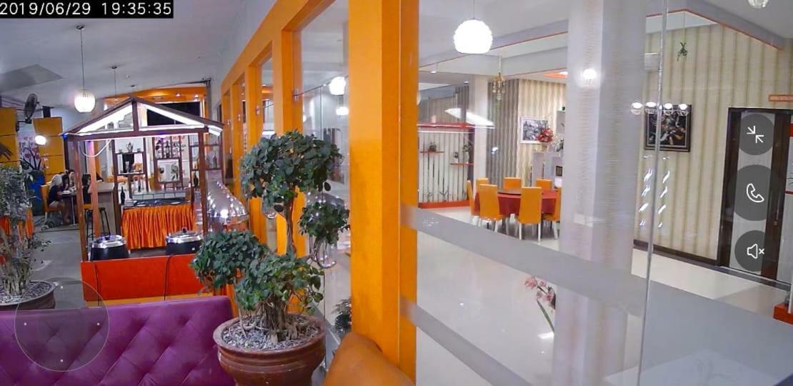 Fortune Front One Hotel Kendari Bagian luar foto