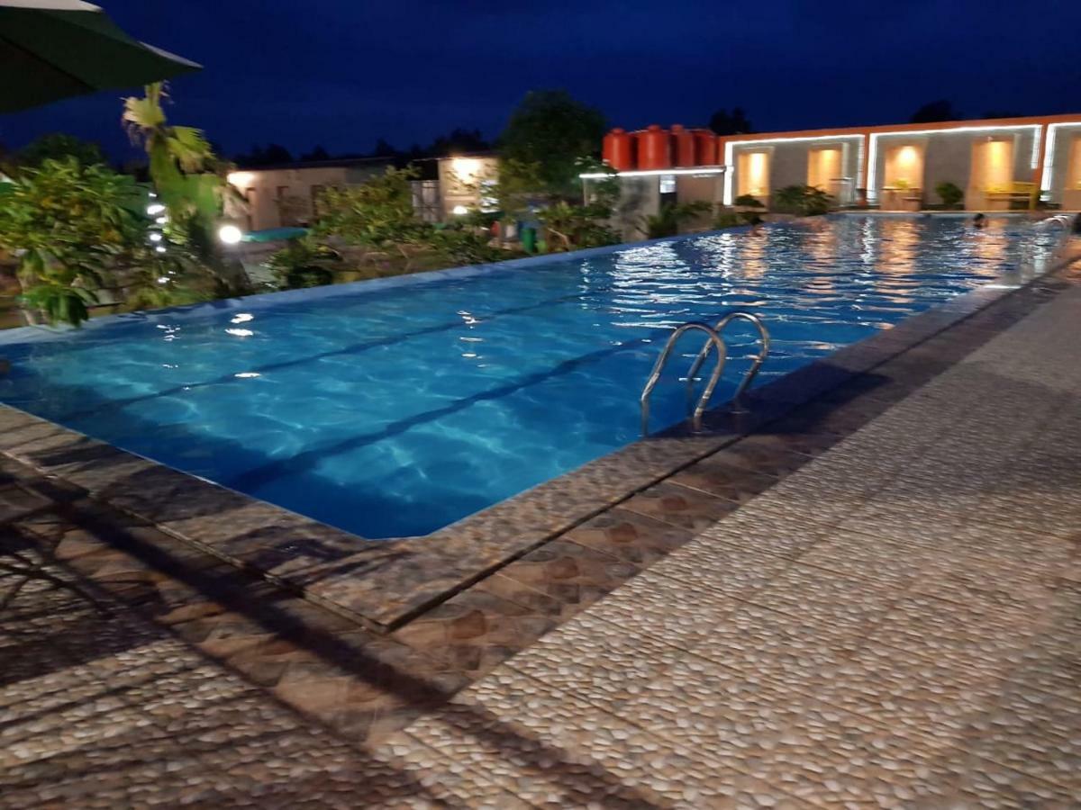 Fortune Front One Hotel Kendari Bagian luar foto