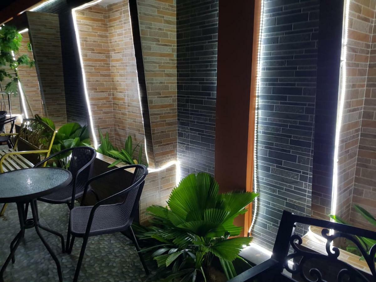 Fortune Front One Hotel Kendari Bagian luar foto
