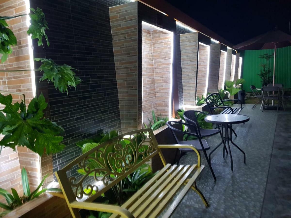 Fortune Front One Hotel Kendari Bagian luar foto