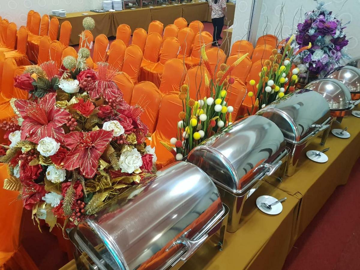 Fortune Front One Hotel Kendari Bagian luar foto