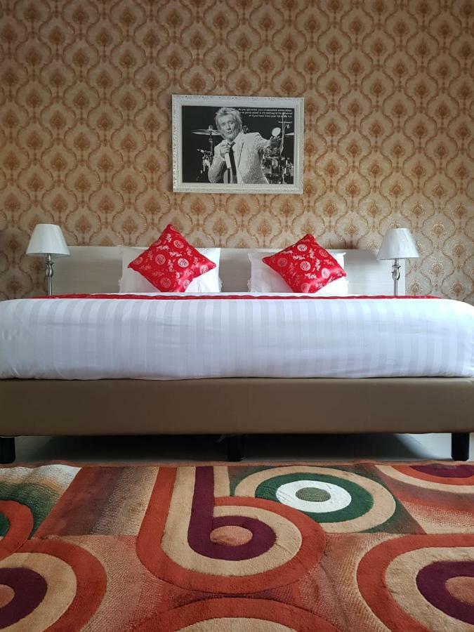 Fortune Front One Hotel Kendari Bagian luar foto