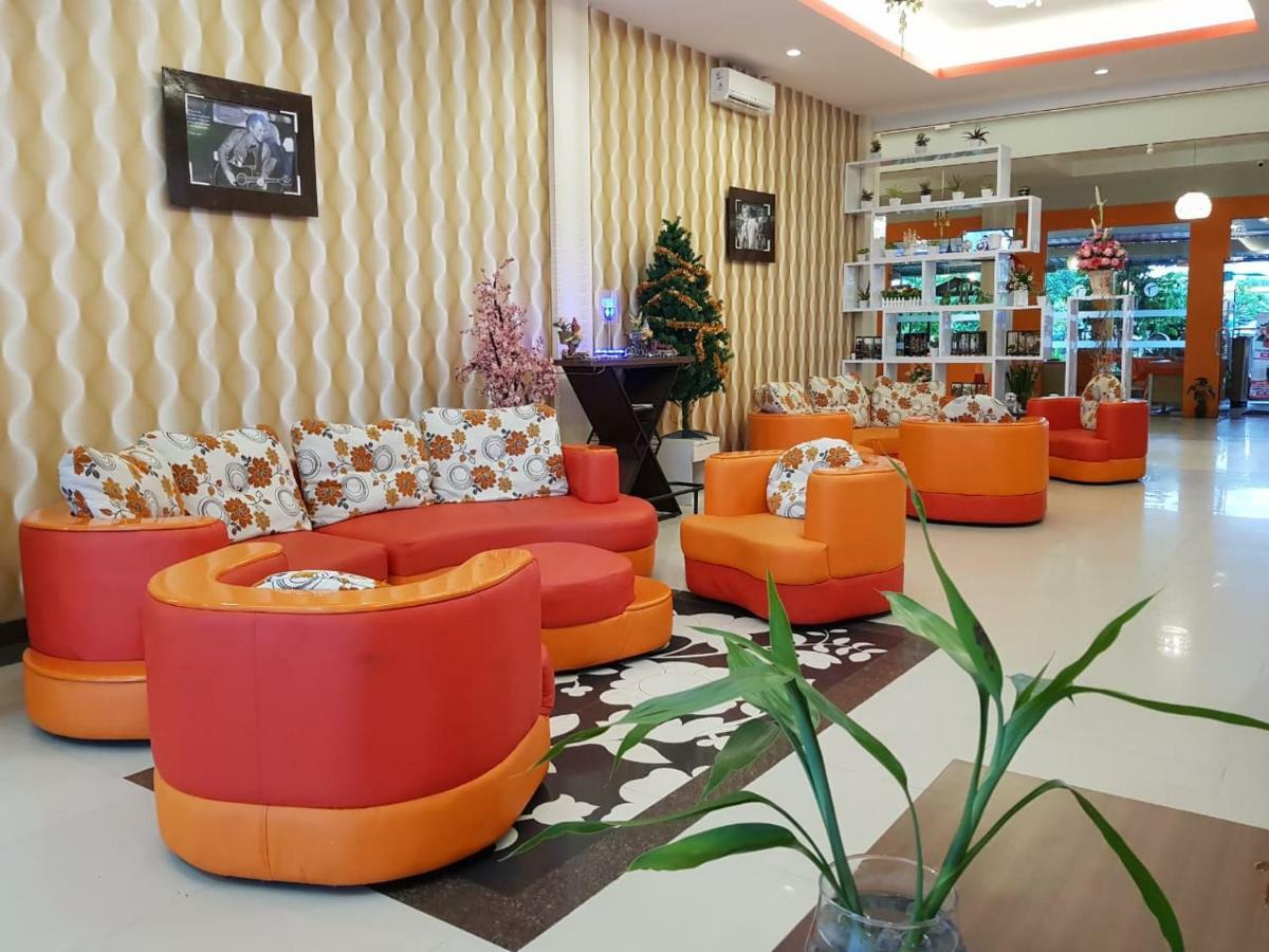Fortune Front One Hotel Kendari Bagian luar foto
