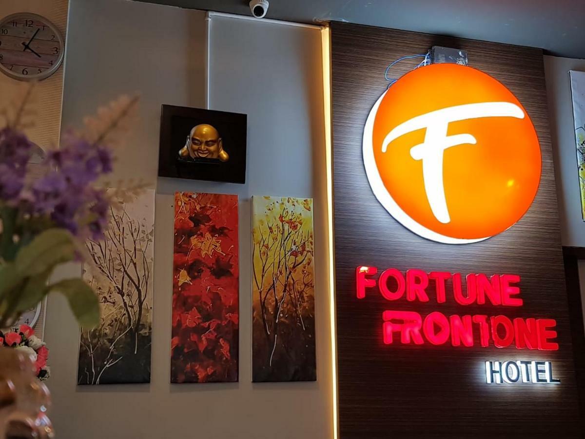 Fortune Front One Hotel Kendari Bagian luar foto