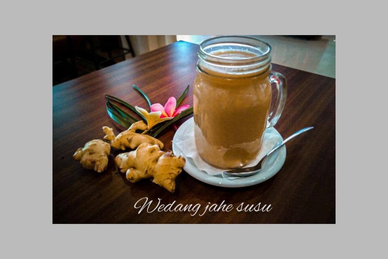 Fortune Front One Hotel Kendari Bagian luar foto