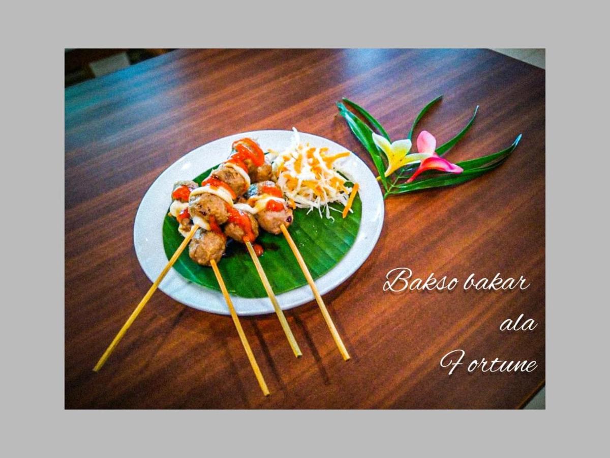 Fortune Front One Hotel Kendari Bagian luar foto