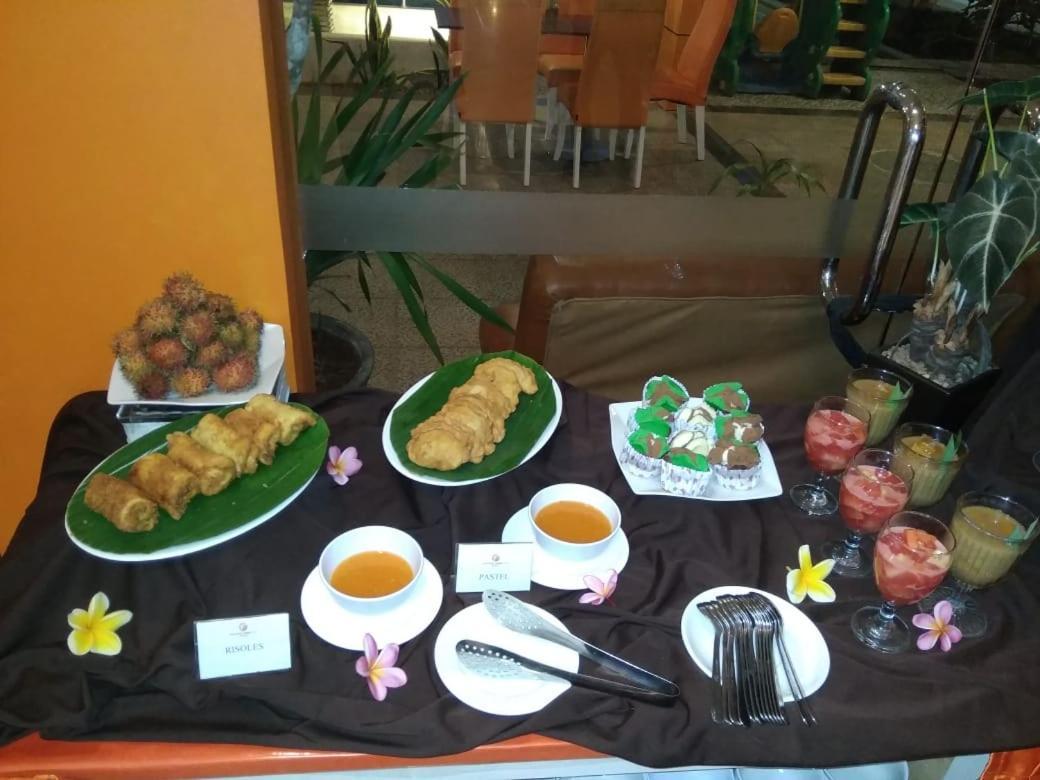 Fortune Front One Hotel Kendari Bagian luar foto